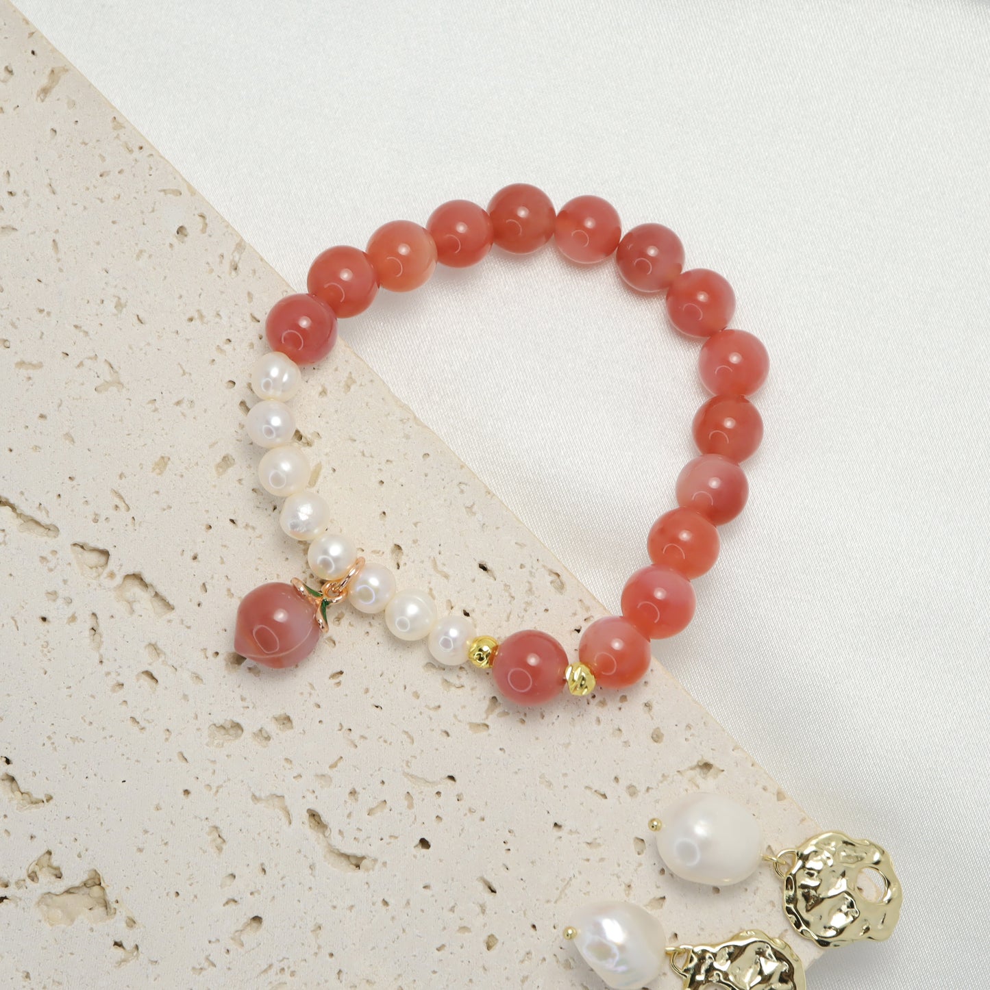 Eternal love - Freshwater Pearl & Crimson Agate Bracelet