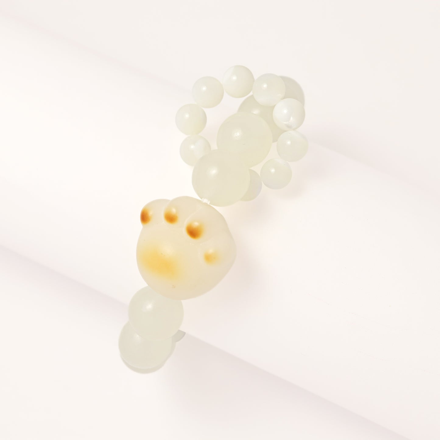 White Tea Fresh - Cat Paw Burned Style Bodhi Root Afghan White Jade Pearl Shell Bracelet