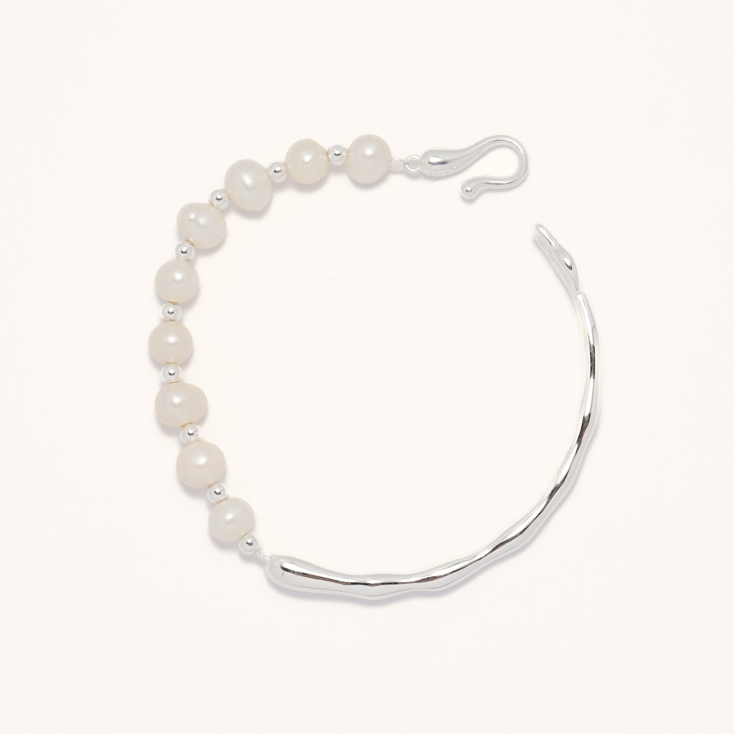 KISS Ilsa - S925 Sterling Silver & Freshwater Pearl Bracelet with Hook Lock