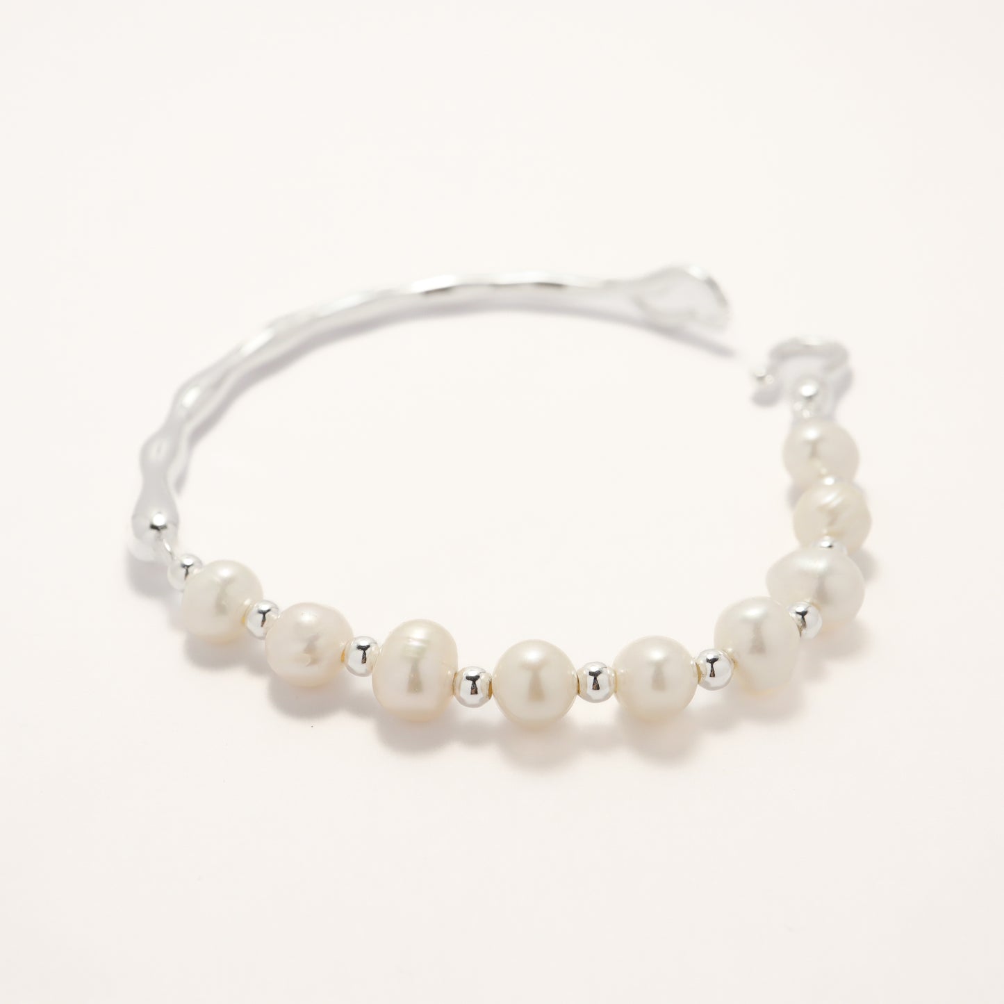 KISS Ilsa - S925 Sterling Silver & Freshwater Pearl Bracelet with Hook Lock