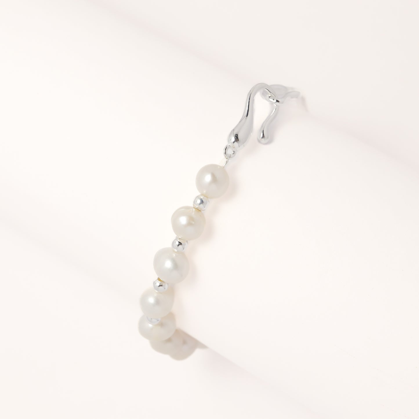 KISS Ilsa - S925 Sterling Silver & Freshwater Pearl Bracelet with Hook Lock