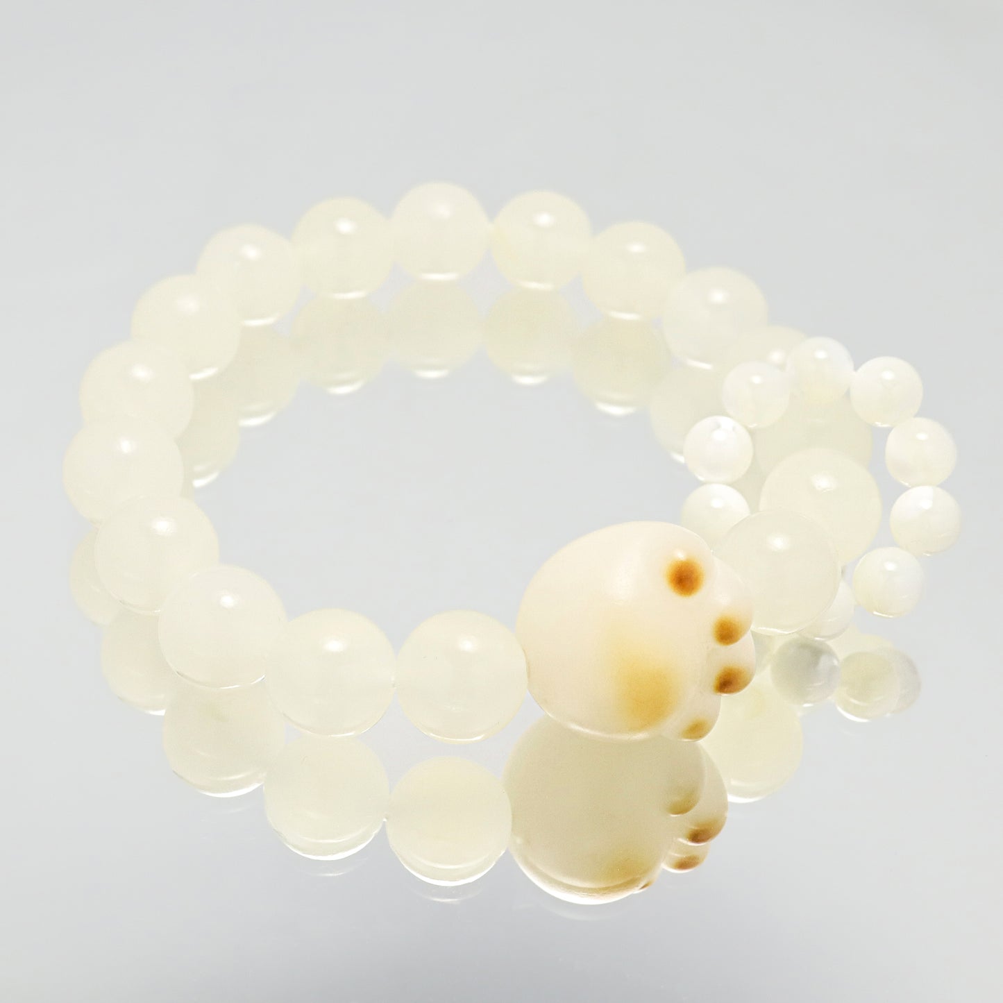 White Tea Fresh - Cat Paw Burned Style Bodhi Root Afghan White Jade Pearl Shell Bracelet