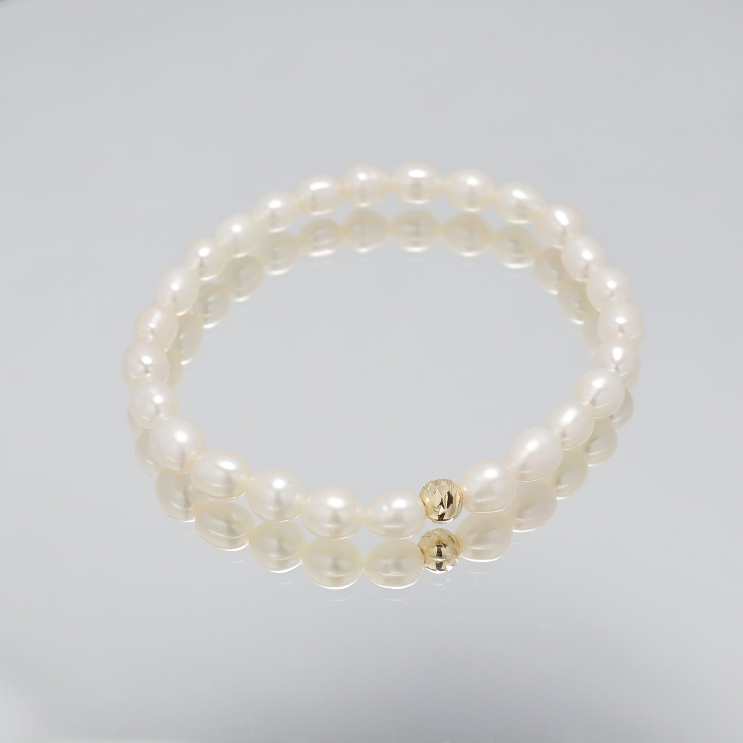 Miss Elizabeth - Elegant Freshwater Pearl Bracelet