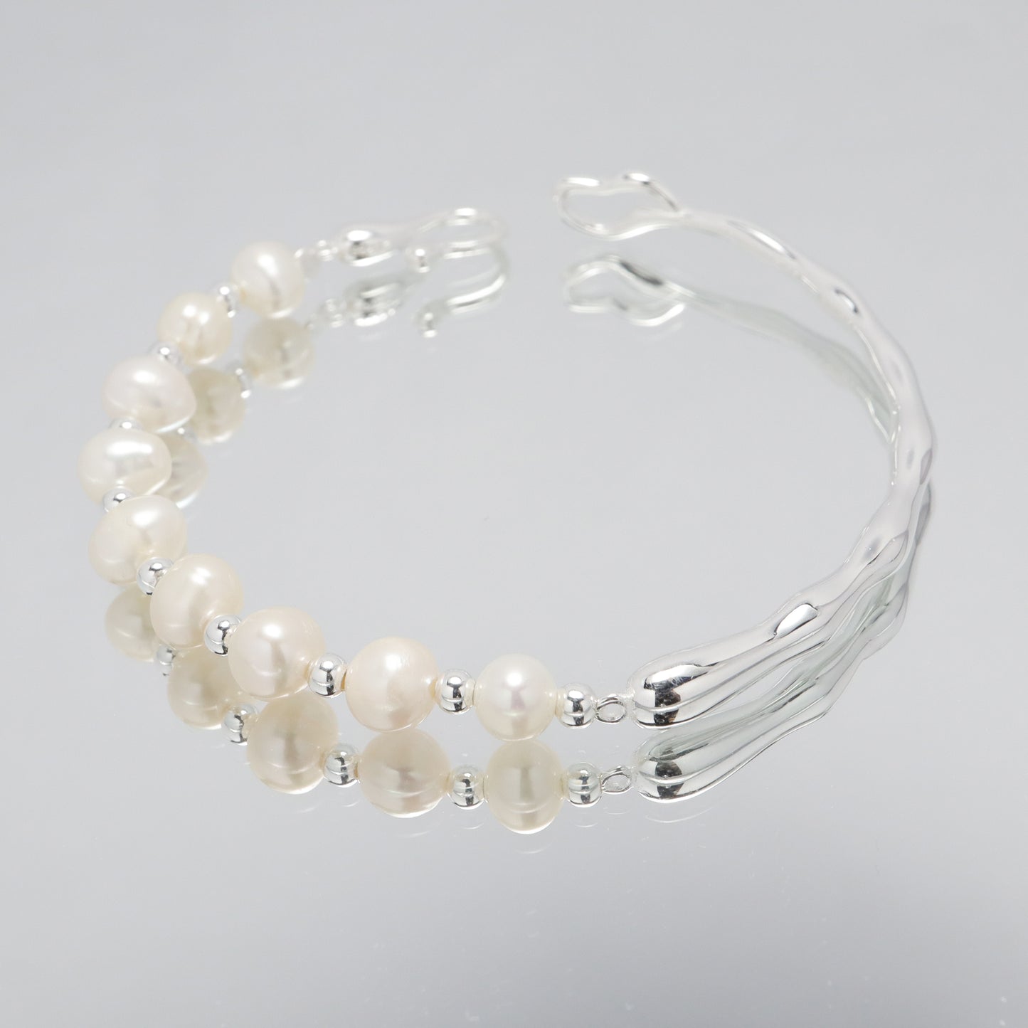 KISS Ilsa - S925 Sterling Silver & Freshwater Pearl Bracelet with Hook Lock