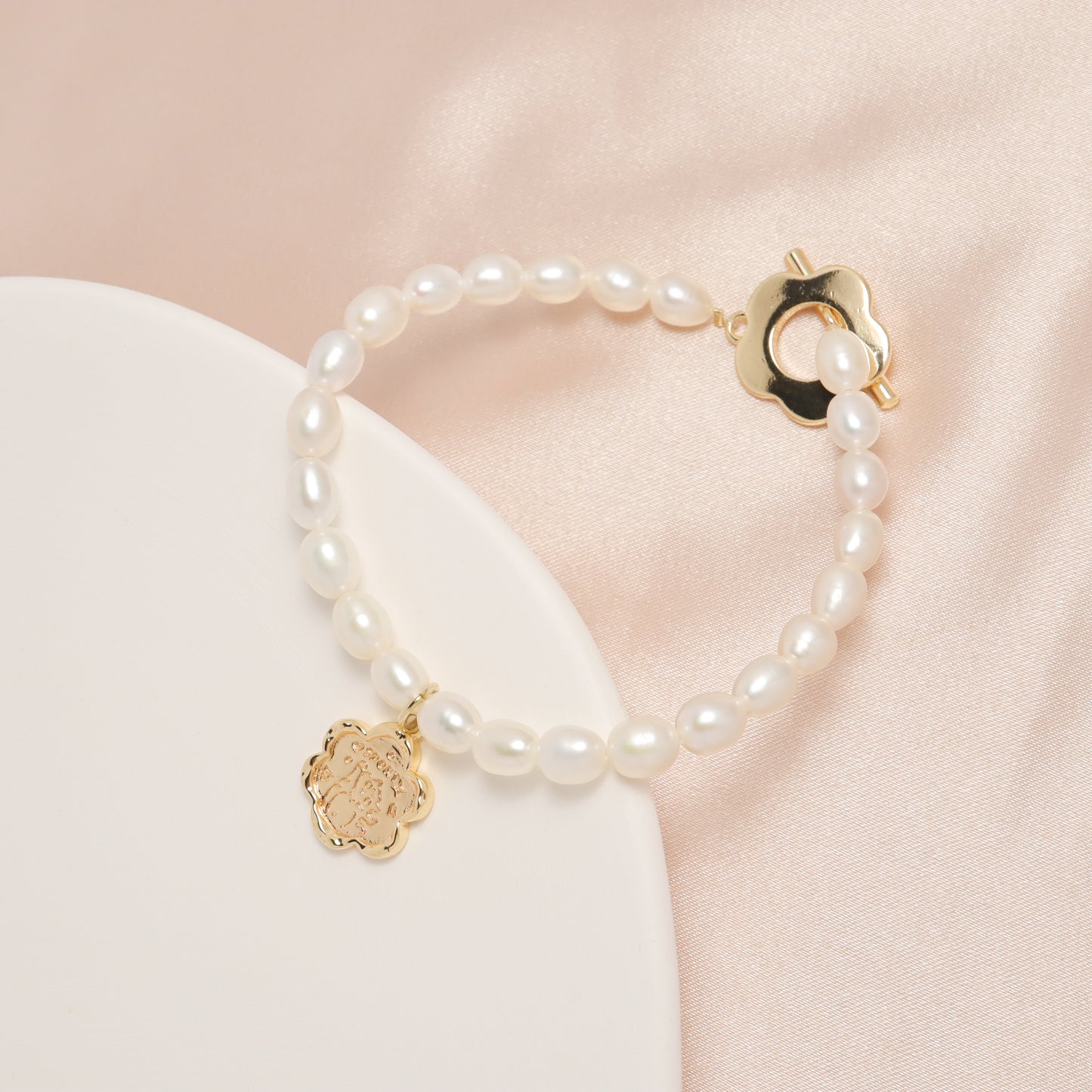 Cat Story 猫Neko物語 - Freshwater Pearl Bracelet with OT Buckle