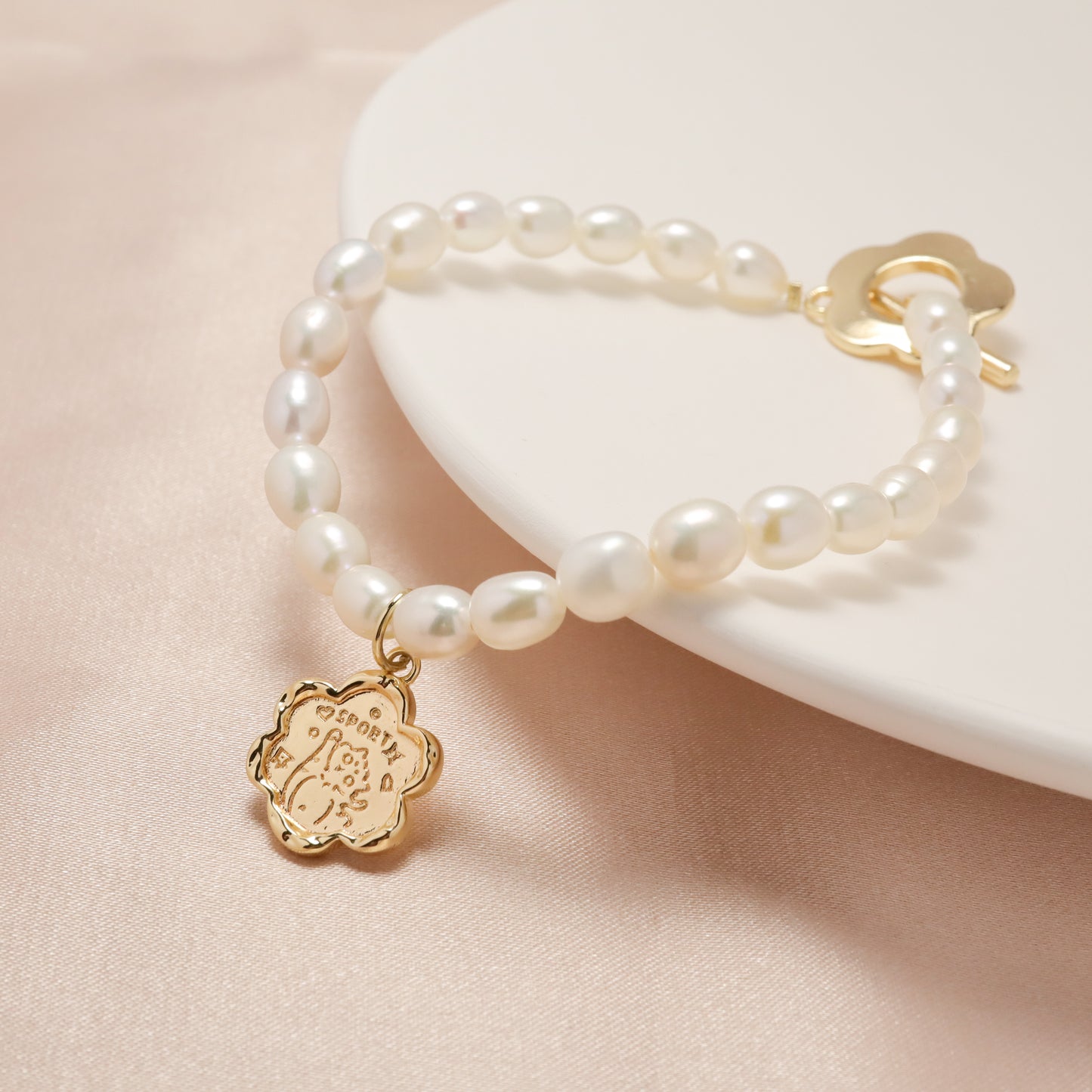 Cat Story 猫Neko物語 - Freshwater Pearl Bracelet with OT Buckle
