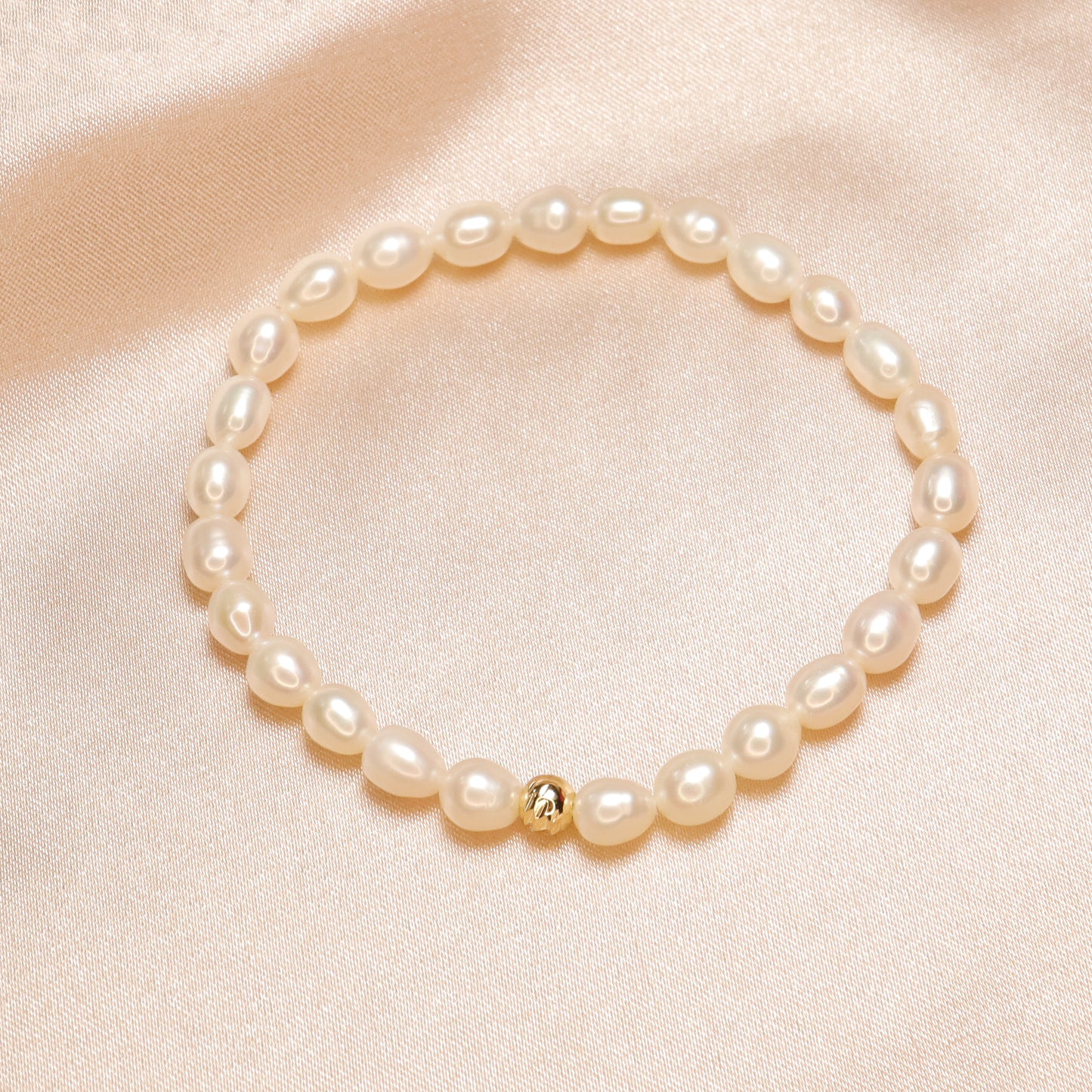 Miss Elizabeth - Elegant Freshwater Pearl Bracelet