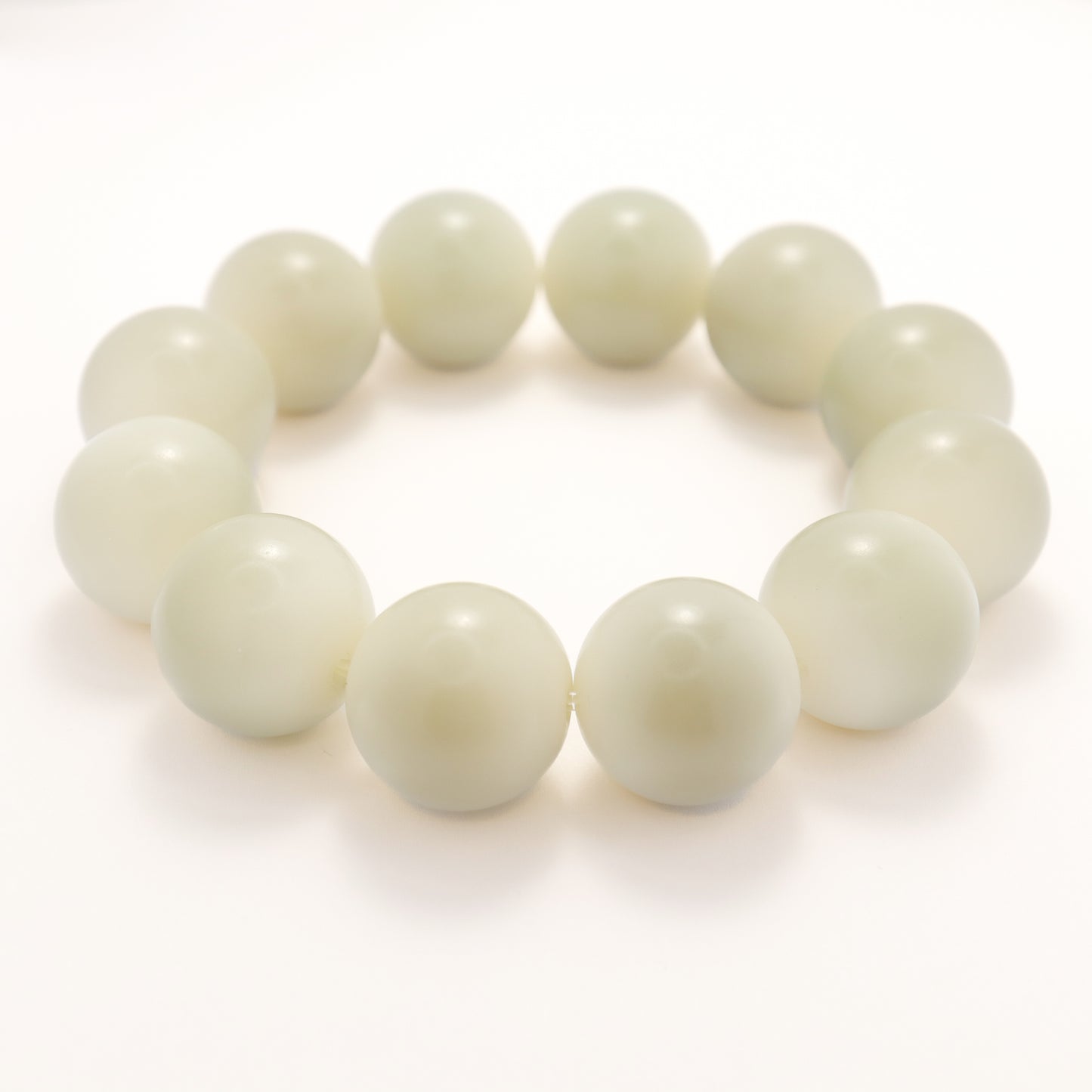 Milky Grapes - Green Floating Snowflake Bodhi Root Bracelet