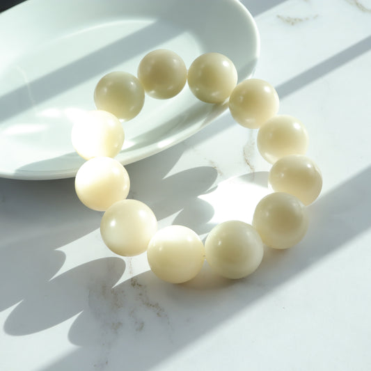 Milky Grapes - Green Floating Snowflake Bodhi Root Bracelet