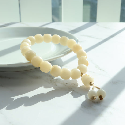 Fortune Cat - White - Bodhi Root Bracelet