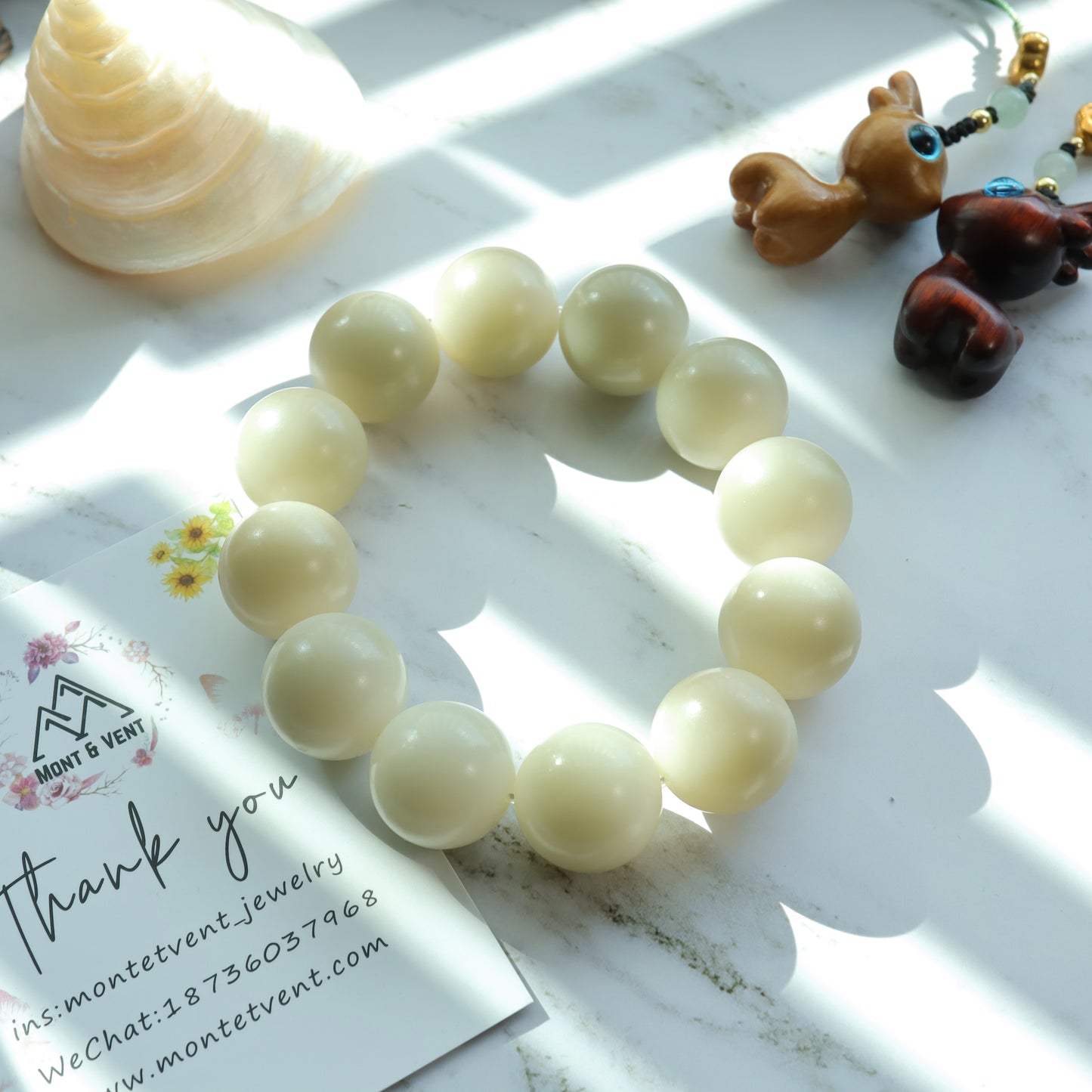 Milky Grapes - Green Floating Snowflake Bodhi Root Bracelet