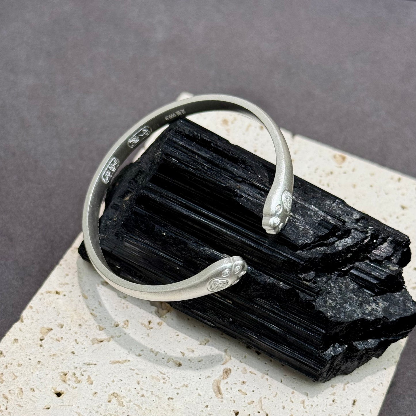 s999 Silver Cat Paw Hug Bangle