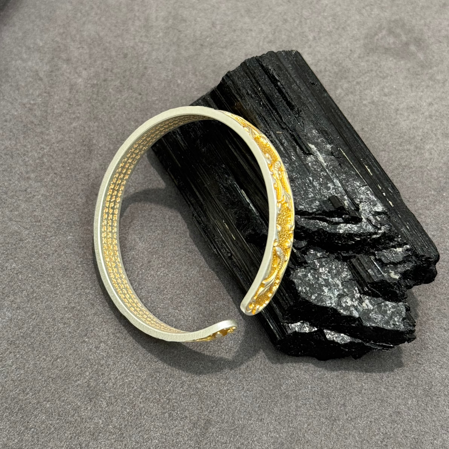 s999 Silver Golden Fish & Wave Sutra Koi Bangle