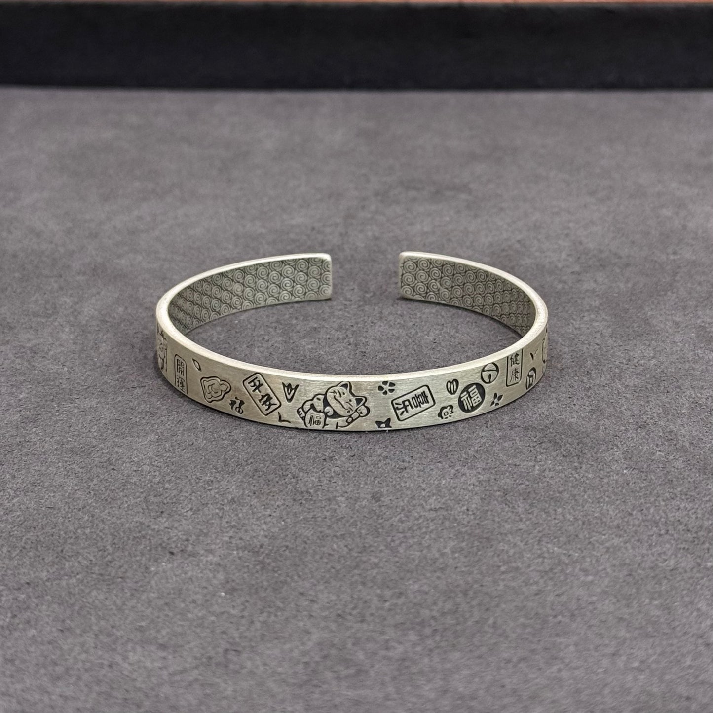 s999 Fortune & Luck Beckons Cat Silver Bangle