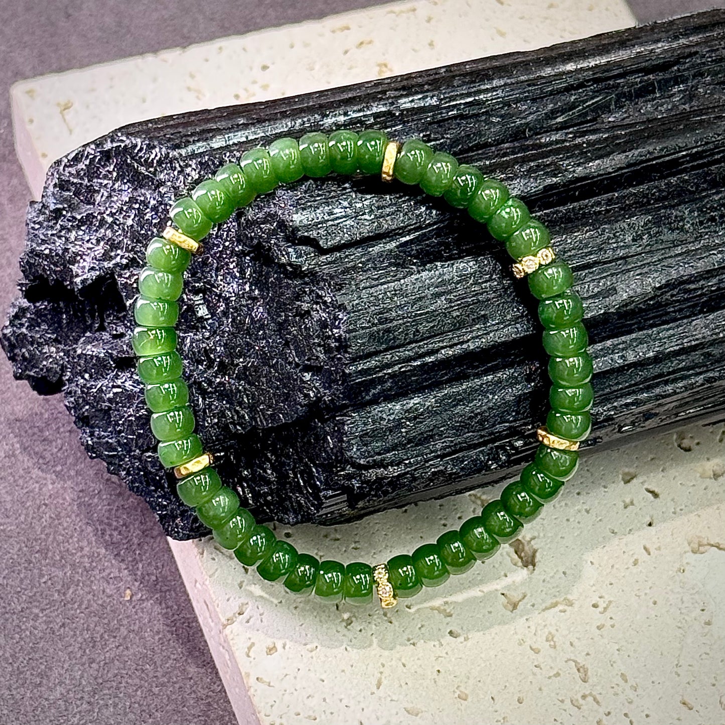 Hetian Nephrite Jade Bracelet 和田碧玉 - Verdant Elegance 碧