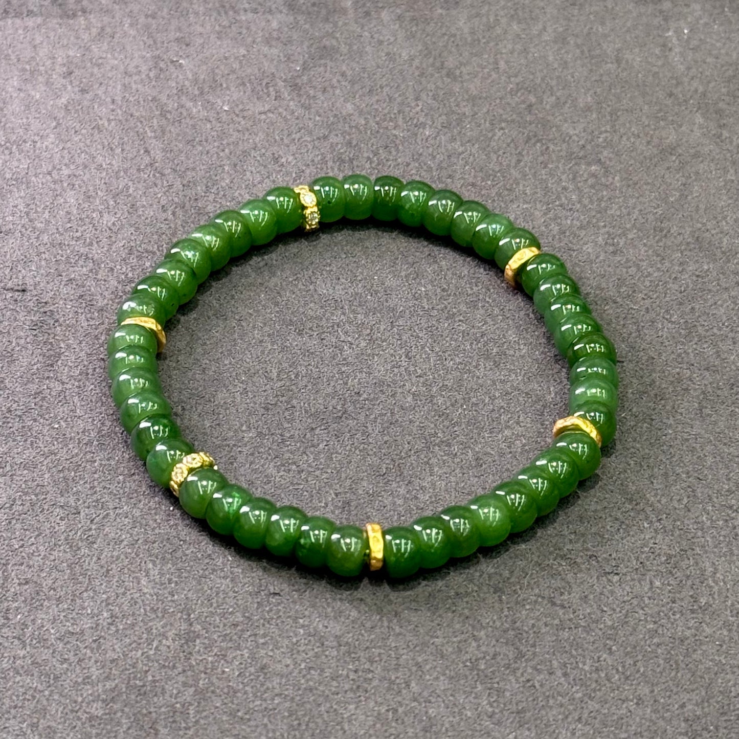 Hetian Nephrite Jade Bracelet 和田碧玉 - Verdant Elegance 碧