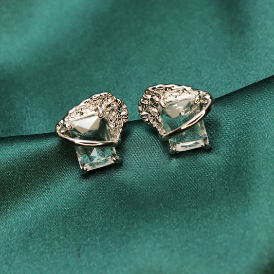 Angle Heart Zircon Stud Earrings (Silver)