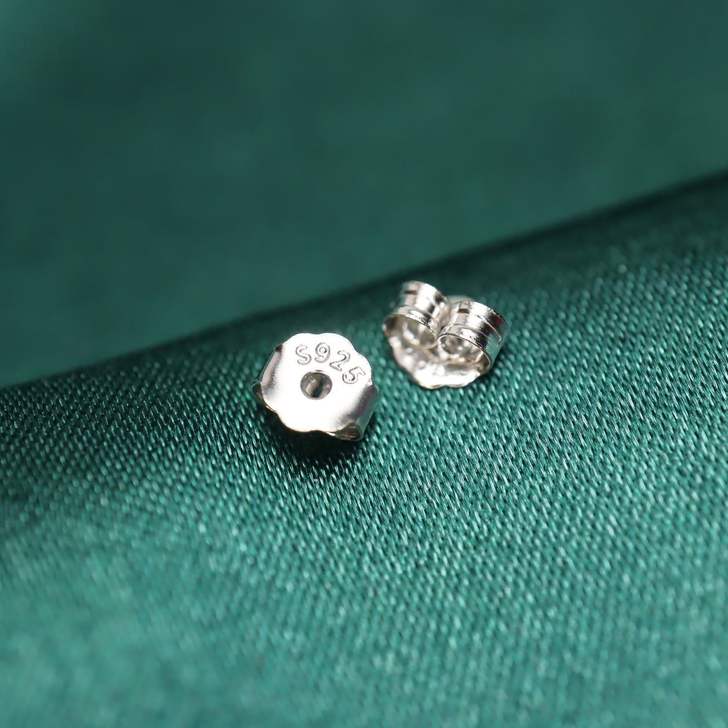 Cat Chase Bone - S999 Sterling Silver Zircon Stud Earrings (Color: Silver)