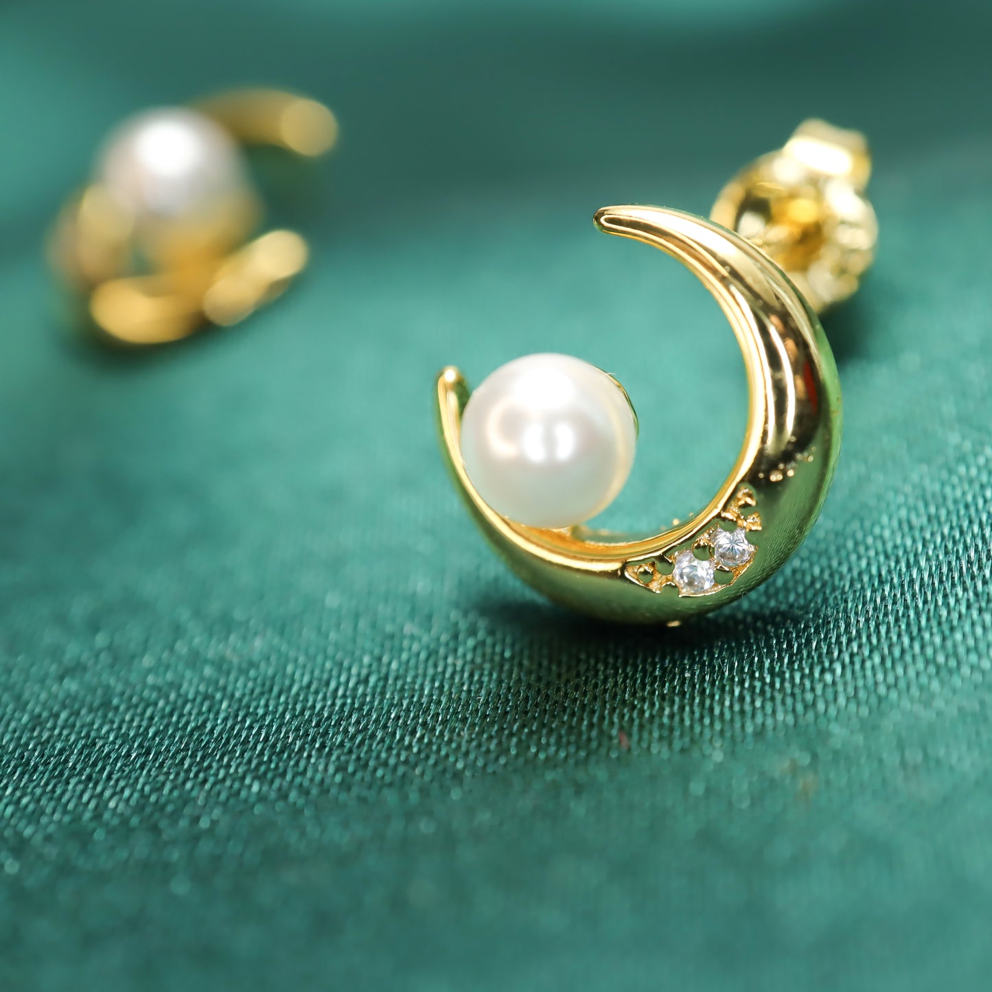 French Chic Pearl Crescent Moon S925 Sterling Silver Stud Earrings
