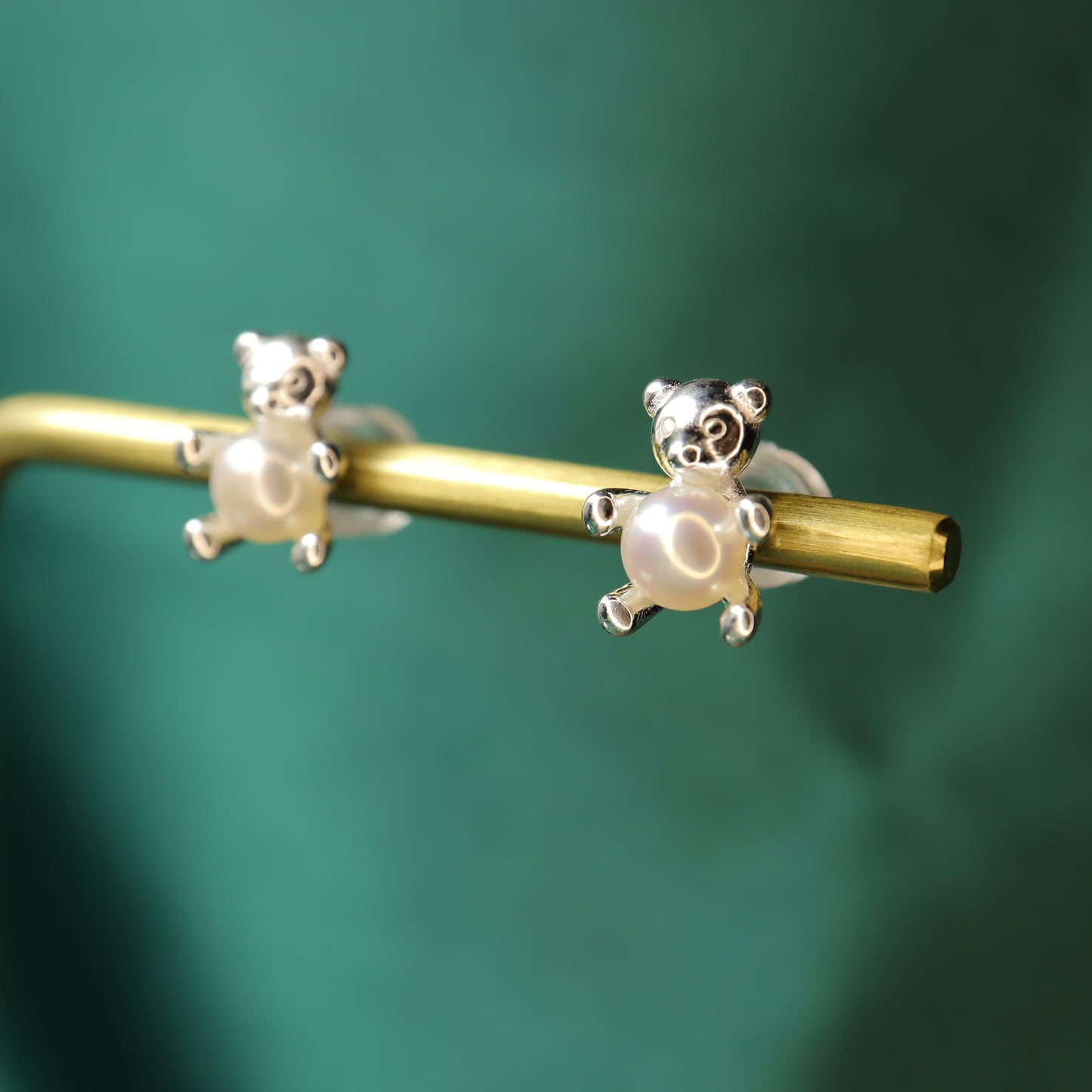 Teddy Bear S925 Sterling Silver Gold Plated with Faux Pearl Stud Earrings (Color: Silver)