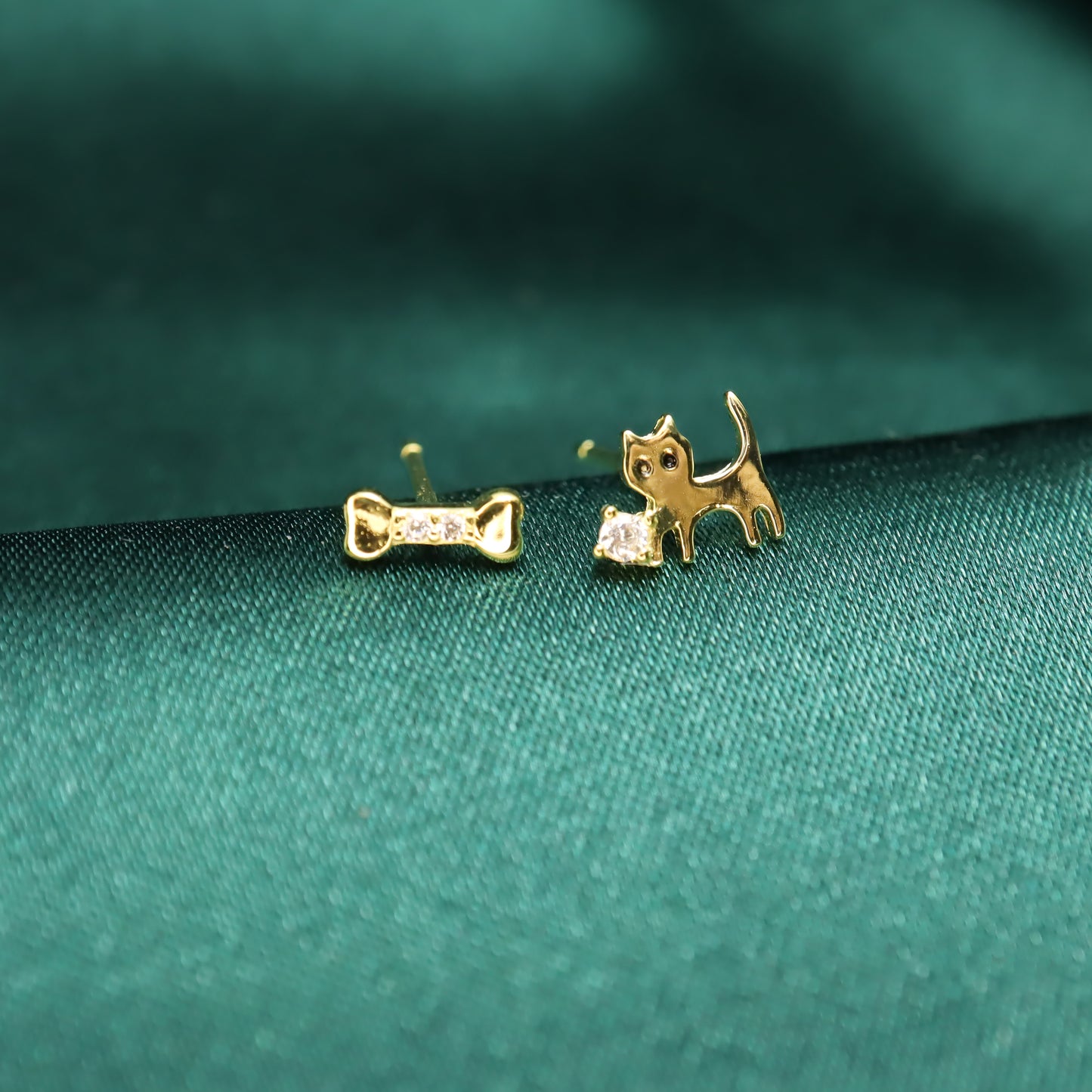 Cat Chase Bone - S999 Sterling Silver Zircon Stud Earrings (Color: Gold)