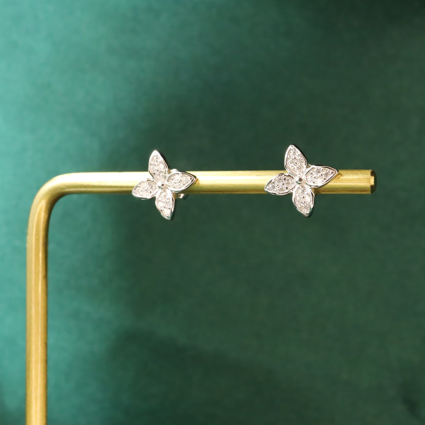 Four Petal Flower S925 Sterling Silver Stud Earrings (Color: Silver）