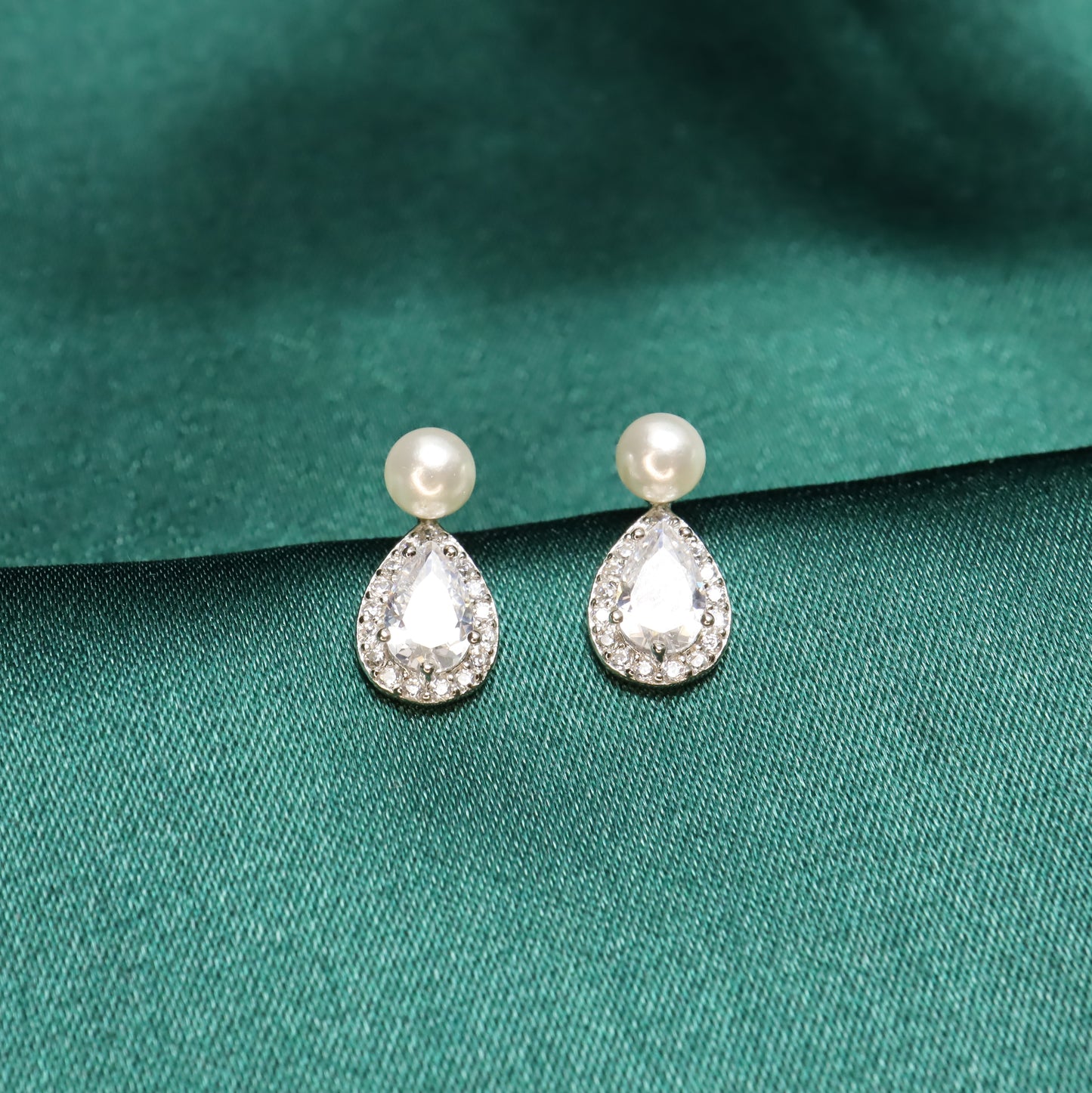 French Noble Pearl S925 Sterling Silver Teardrop Stud Earrings (Color: Silver)