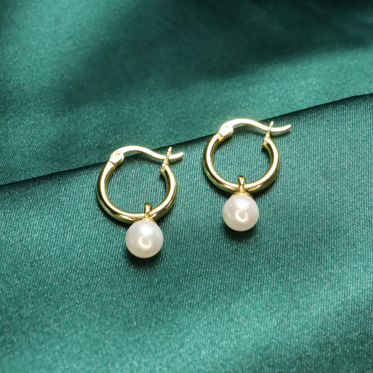 Pearl Lady - Vintage S925 Sterling Silver & Pearl Hoop Earrings (Color: Gold)