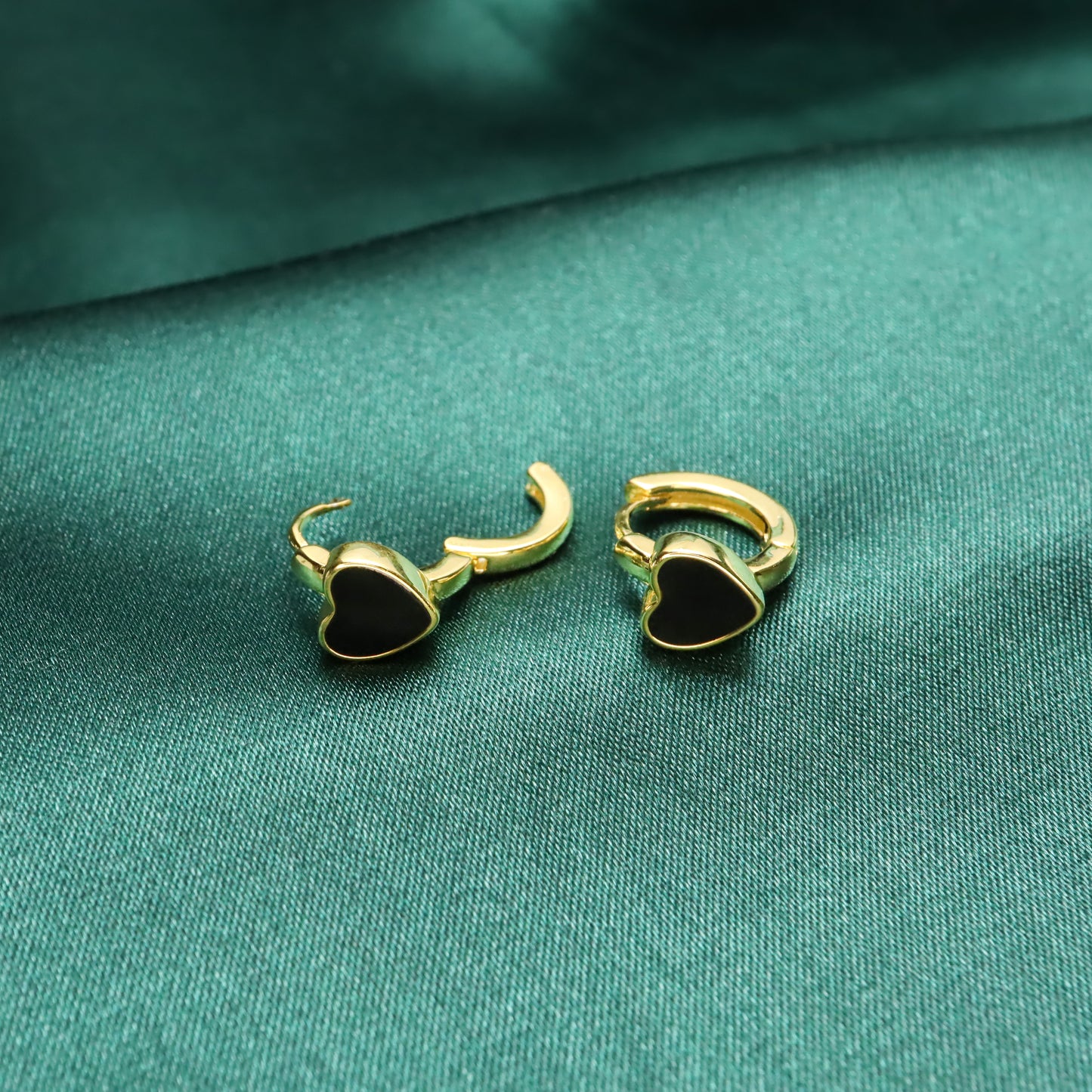Black Heart S925 Sterling Silver Enamel Oil Drip Hoop Earrings (Color: Gold)