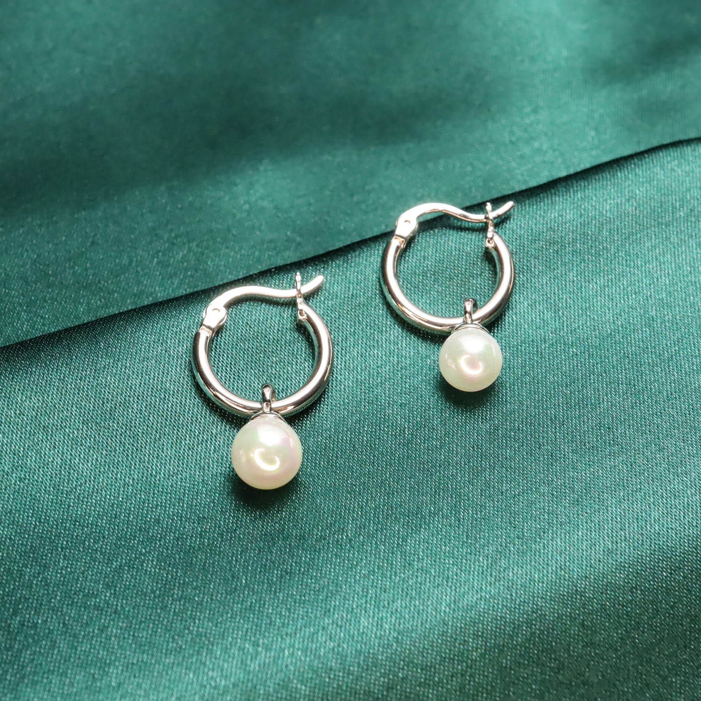 Pearl Lady - Vintage S925 Sterling Silver & Pearl Hoop Earrings (Color: Silver)