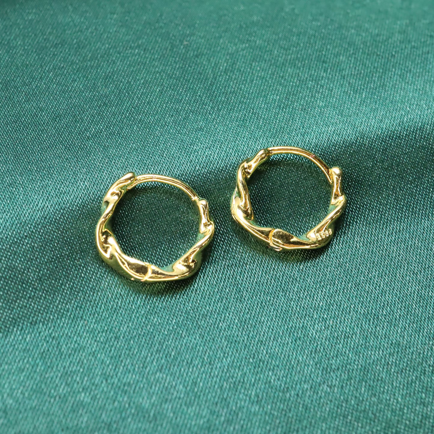 Gaea Circle - S925 Sterling Silver Hoop Earrings (Color: Gold)