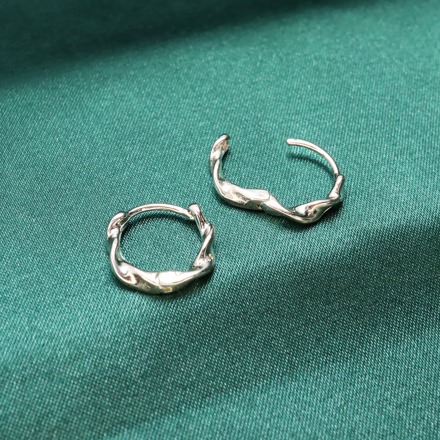 Gaea Circle - S925 Sterling Silver Hoop Earrings (Color: Silver)