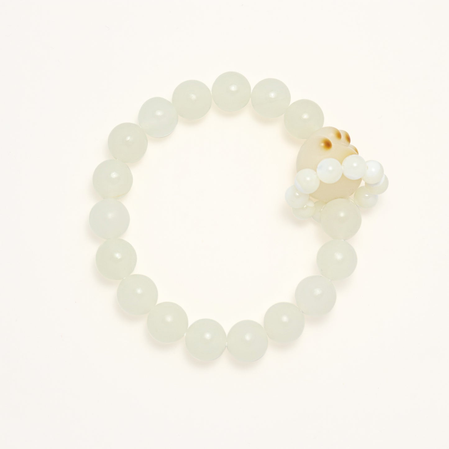 White Tea Fresh - Cat Paw Burned Style Bodhi Root Afghan White Jade Pearl Shell Bracelet