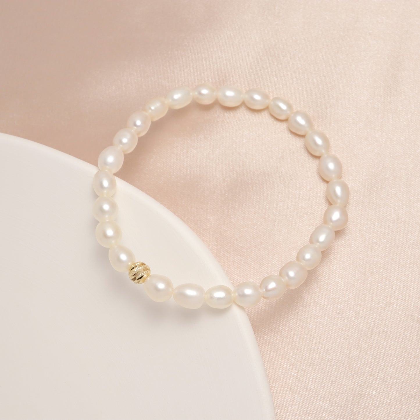 Miss Elizabeth - Elegant Freshwater Pearl Bracelet