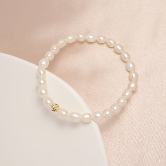 Miss Elizabeth - Elegant Freshwater Pearl Bracelet