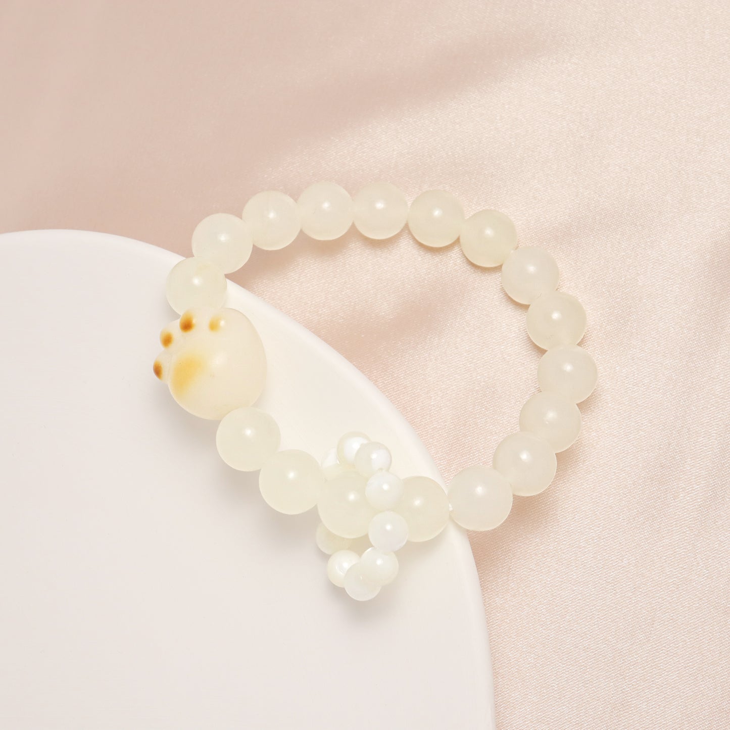 White Tea Fresh - Cat Paw Burned Style Bodhi Root Afghan White Jade Pearl Shell Bracelet