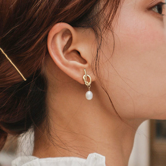 Asymmetrical Golden Rope Lock Freshwater Pearl Drop Earrings
